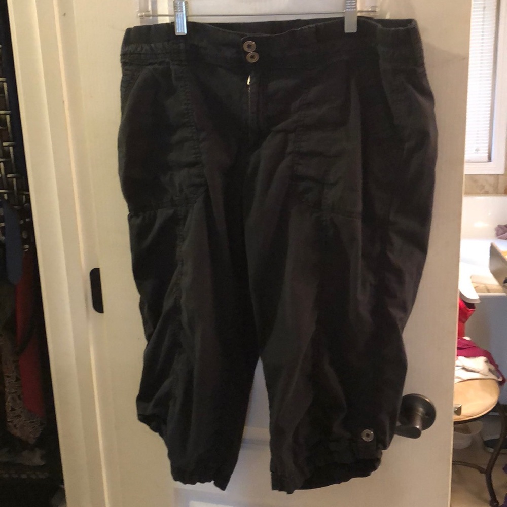Black Capris
